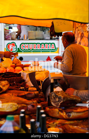 Ponte de Lima, herrschaftlichen Villen, Römerbrücke, River Board Walk, hält größten Markt in Portugal, Heimat von roten Vino Verdi,, Antikmarkt Stockfoto