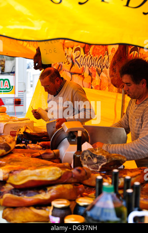 Ponte de Lima, herrschaftlichen Villen, Römerbrücke, River Board Walk, hält größten Markt in Portugal, Heimat von roten Vino Verdi,, Antikmarkt Stockfoto