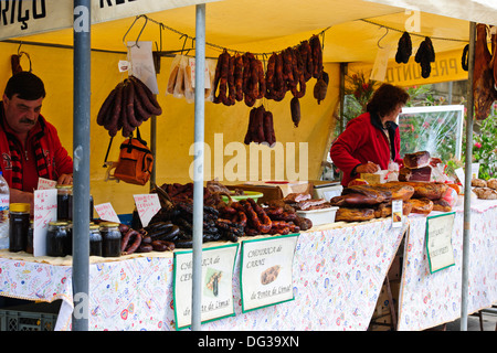 Ponte de Lima, herrschaftlichen Villen, Römerbrücke, River Board Walk, hält größten Markt in Portugal, Heimat von roten Vino Verdi,, Antikmarkt Stockfoto