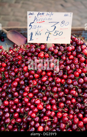 Kirschen aus Italien an einem Marktstand, Hannover, Niedersachsen, Deutschland, Europa, Stockfoto