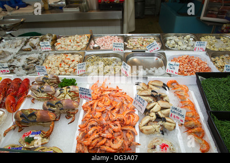 Faulkner Beresford Fischereimarkt Frischfisch & Meeresfrüchte & Schale Fischhändler St Helier Jersey Stockfoto