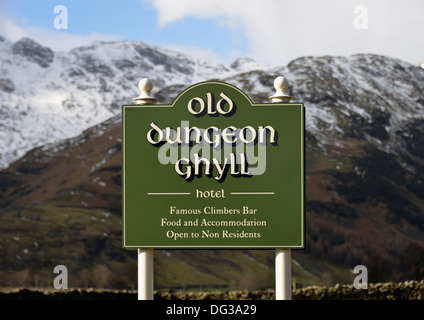 Alten Dungeon Ghyll Hotelschild. Great Langdale, Nationalpark Lake District, Cumbria, England, Vereinigtes Königreich, Europa. Stockfoto