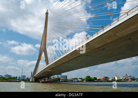 Rama-VIII-Brücke in Bangkok Ansicht von unten Stockfoto