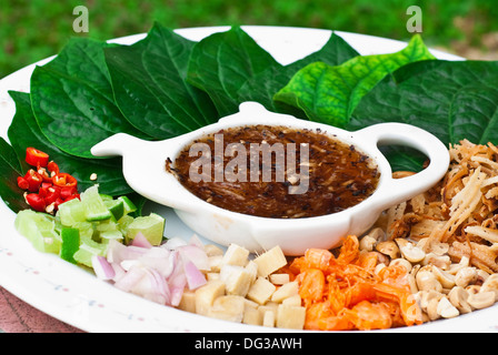 Ein leckeres Essen in Thailand genannt Miang kham Stockfoto