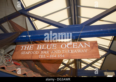 Die Blue Ocean Seafood Bar und Take-away Beresford Markt frischen Fisch Mongery - Mongers St Helier Jersey Stockfoto