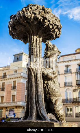 Statue des Bären und Erdbeerbaum in Puerta del Sol, Madrid, Spanien Stockfoto