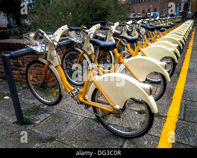 Öffentliche City-Bikes in Mailand, Italien Stockfoto