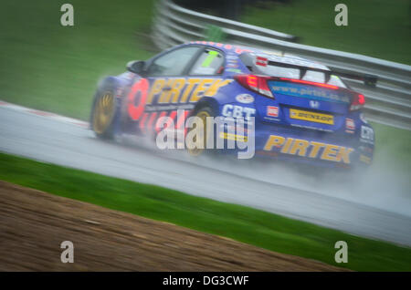 Andrew Jordan, Pirtek Racing Fahrer gewinnt die British Touring Car Championship für 2013 Stockfoto