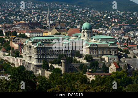 Panoramablick auf das Burgviertel mit Königspalast von Zitadelle am Gellertberg Stockfoto