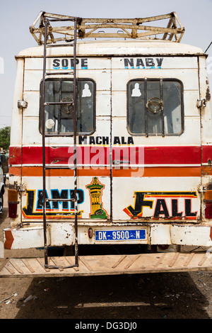 Senegal, Touba. "Lampe fallen" auf ein Transportfahrzeug.  Beachten Sie für weitere Infos. Stockfoto