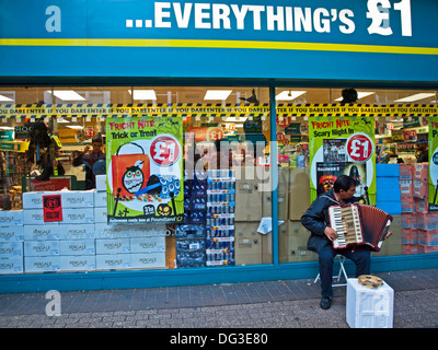 Poundland Store, Woolwich Stadtzentrum, London, England, Vereinigtes Königreich Stockfoto