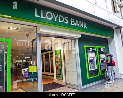 Außenseite der Lloyds Bank, Woolwich Town Centre, London, England, Vereinigtes Königreich Stockfoto