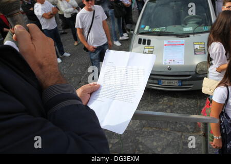 Mondragone, Italien. 13. Oktober 2013.  "Marcia per la Vita", Protest des Volkes gegen die Camorra, Giftmüll und die Verbrennung von Müll am 13. Oktober 2013. Stockfoto