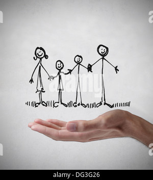 Hand zeigt eine Familie auf einer weißen Wand gezeichnet Stockfoto