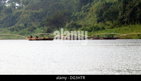 Flotte von Fischerbooten gemeinsam mit erweitert Polen Schleppnetzen der Netze am Kivu-See in Ruanda Zentralafrika Stockfoto