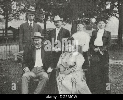 Vice President und Frau Fairbanks (sitzend) mit ihrem Sohn Fred und E C Robinson von Plain City, Ohio. Die beiden Frauen stehen sind Frau Lowe und Frau Sellers, Schwestern der Frau Fairbanks, 1907 Stockfoto