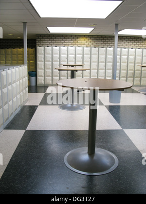 Schule Schließfächer im Flur Stockfoto