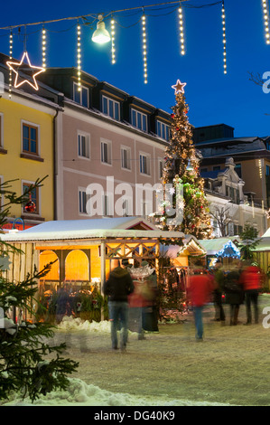 Menschen zu Weihnachten Markt, Steiemark Haupt Platz, Schladming, Österreich, Europa Stockfoto