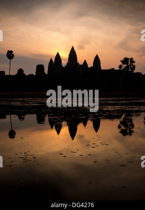 Sonnenaufgang über Angkor Wat, Angkor, UNESCO-Weltkulturerbe, Siem Reap, Kambodscha, Indochina, Südostasien, Asien Stockfoto