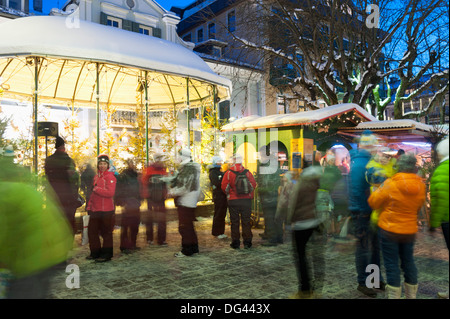 Menschen zu Weihnachten Markt, Haupt-Platz, Schladming, Steiermark, Austria, Europe Stockfoto