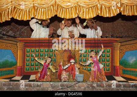 Traditionelles Puppenspiel am Nanda Restaurant, Bagan, zentralen Myanmar, Myanmar (Burma), Asien Stockfoto