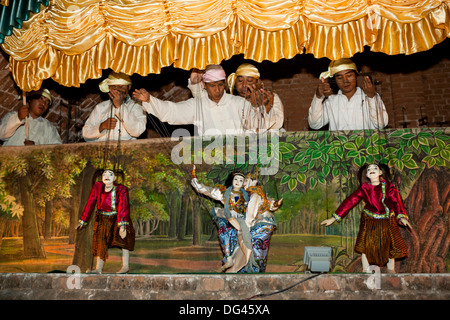 Traditionelles Puppenspiel am Nanda Restaurant, Bagan, zentralen Myanmar, Myanmar (Burma), Asien Stockfoto