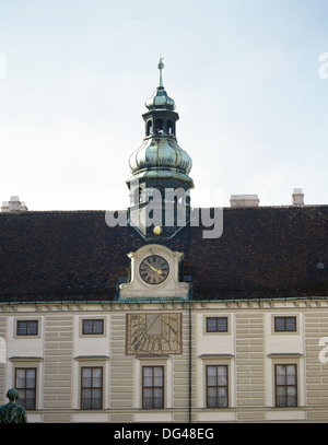 Österreich. Wien. Uhrturm von der Amalienburg. Hofburg Palace. Barocke. Stockfoto