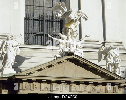 Österreich. Wien. St. Michael Kirche. Statue des Erzengels Michael, 1725, von Lorenzo Mattielli (1678/88-1748). Stockfoto