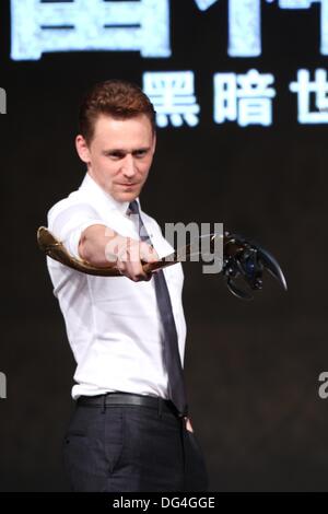 Peking, China. 11. Oktober 2013. Britischer Schauspieler Tom Hiddleston besucht Pressekonferenz des Films Thor: The Dark World in Peking auf Freitag, 11. Oktober 2013. © TopPhoto/Alamy Live-Nachrichten Stockfoto