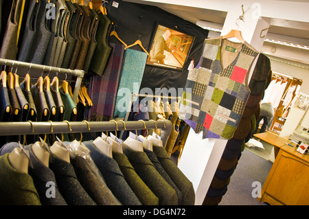 Traditionelle Hand gewebt Tweed Jacken in Eddie Dohertys Tweed Werkstatt in Ardara County Donegal, Irland Stockfoto
