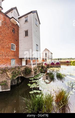 Abtei-Mühle oder Fletchers Mühle, Tewkesbury, Gloucestershire, England, am Fluss Avon, mit traditionellen Schindeln aus Holz Verkleidung Stockfoto