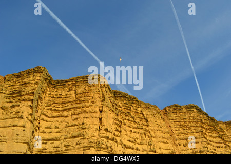 Klippen am East Cliff, West Bay, in der Nähe von Bridport, Dorset, England, UK Stockfoto