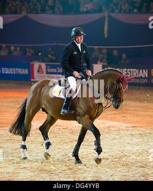 Birmingham, Vereinigtes Königreich. 13. Oktober 2013. Arko von Nick Skelton in das große Finale geritten. (HOYS). National Exhibition Centre (NEC). Birmingham. VEREINIGTES KÖNIGREICH. 13.10.2013. Bildnachweis: Sport In Bilder/Alamy Live-Nachrichten Stockfoto