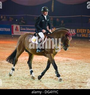 Birmingham, Vereinigtes Königreich. 13. Oktober 2013. Arko von Nick Skelton in das große Finale geritten. (HOYS). National Exhibition Centre (NEC). Birmingham. VEREINIGTES KÖNIGREICH. 13.10.2013. Bildnachweis: Sport In Bilder/Alamy Live-Nachrichten Stockfoto