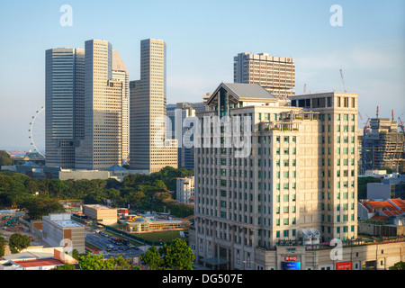 Suntec City und Skyscrappers Stockfoto