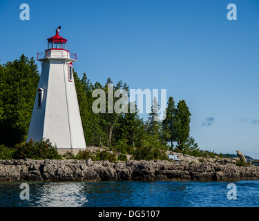 Die große Wanne Hafen Leuchtturm in Tobermory, Ontario. Stockfoto