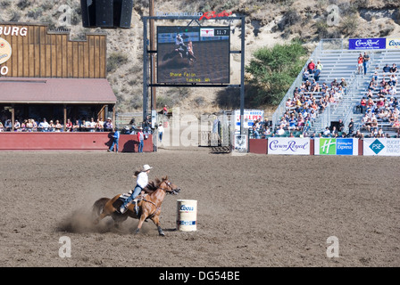 Shane Falon Reiten im Mädchen Barrel Racing, Ellensburg Rodeo, Kittitas County, WA, USA. -Event 2012 Stockfoto