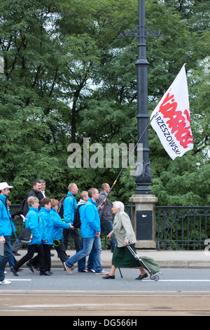 Nicht identifizierte Gewerkschafter während einer Demonstration am ersten Tag der polnischen nationalen Tage des Protests in Warschau. Polen-2013. Stockfoto