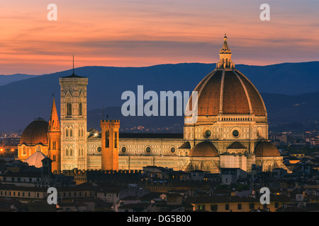 Die Basilica di Santa Maria del Fiore (Basilika der Heiligen Maria von der Blume) ist die wichtigste Kirche von Florenz Stockfoto