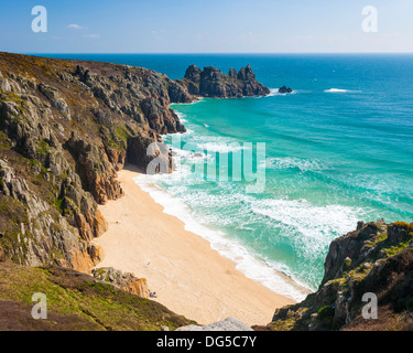 Mit Blick auf Pedn Vounder Strand von Treen Klippen Cornwall England UK Stockfoto