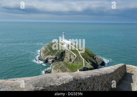 Aussicht auf South Stack Lighthouse von Holyhead Insel Anglesey Stockfoto