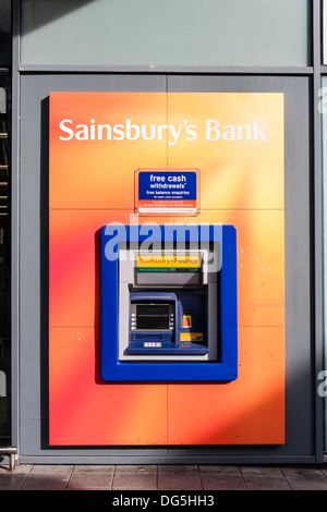 Sainsbury's.Bank. Automatisierte Geldautomaten außerhalb Zweig der britische Supermarktkette. Stockfoto