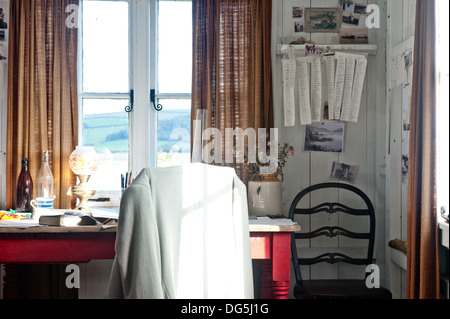 Innenansicht von Dylans schreiben Schuppen in der Stadt Laugharne, der Geburtsort von dem Dichter Dylan Thomas, Wales UK Stockfoto