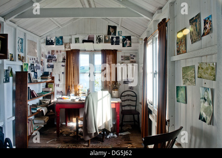 Innenansicht von Dylans schreiben Schuppen in der Stadt Laugharne, der Geburtsort von dem Dichter Dylan Thomas, Wales UK Stockfoto