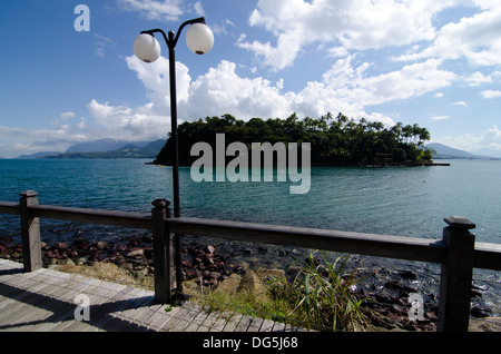 Ilha Das Cabras (Insel der Ziegen) auf Ilhabela, Blick von der Straße.  Sao Paulo State Ufer, Brasilien Stockfoto