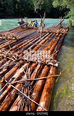 RAI oder Almadia (Floß). La Pobla de Segur. Diada Dels Raiers (Fährmänner fest Tag). Stockfoto