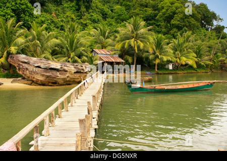 Holzsteg am Dorf, Ream National Park, Kambodscha, Südost-Asien Stockfoto