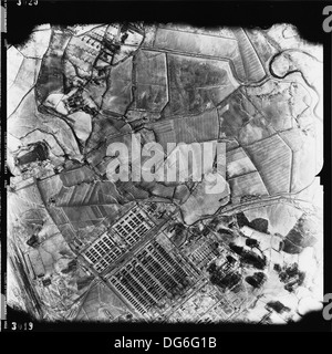 Birkenau, auch Auschwitz II. Genannt, war ein Konzentrations- und Vernichtungslager der Nazis im besetzten Polen während des Zweiten Weltkriegs. Es war Schauplatz der systematischen Vernichtung von Juden, Roma und anderen Gruppen im Rahmen des Holocaust. Das Lager spielte eine zentrale Rolle im Holocaust, denn Millionen Menschen starben in seinen Gaskammern und durch Zwangsarbeit. Stockfoto