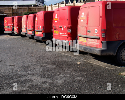 Reihe von Royal Mail vans, Bude, Cornwall, UK Stockfoto