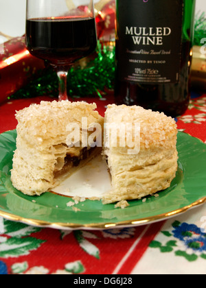 Mince Pie und Mulled Wine. Stockfoto